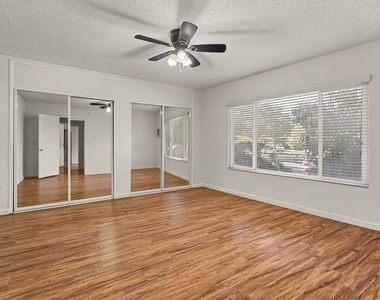 15540 Moorpark Street - Photo Thumbnail 6