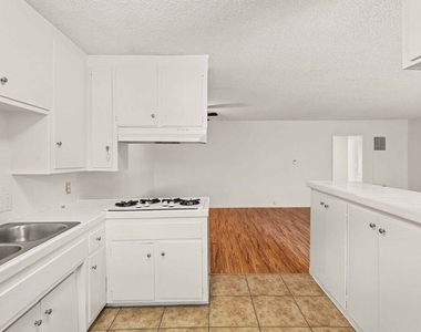 15540 Moorpark Street - Photo Thumbnail 5