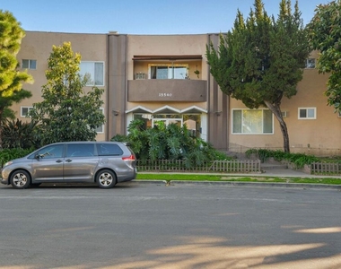 15540 Moorpark Street - Photo Thumbnail 15
