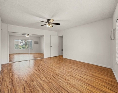 15540 Moorpark Street - Photo Thumbnail 11