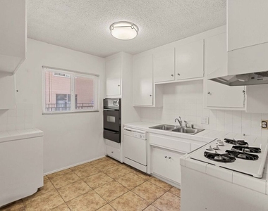 15540 Moorpark Street - Photo Thumbnail 4