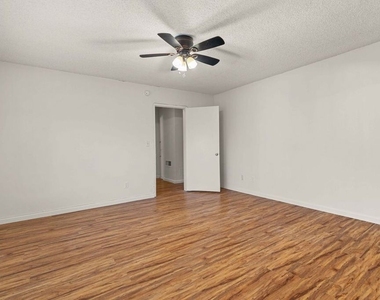 15540 Moorpark Street - Photo Thumbnail 7