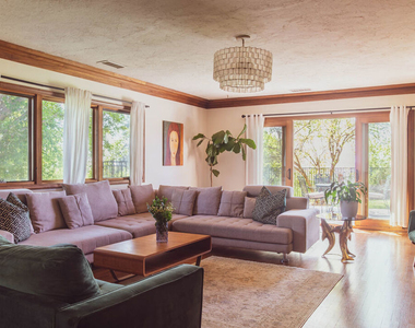1070 Norumbega Drive - Photo Thumbnail 5