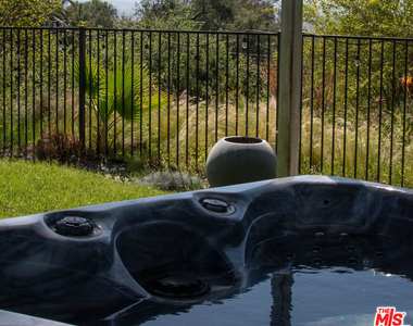 1070 Norumbega Drive - Photo Thumbnail 28