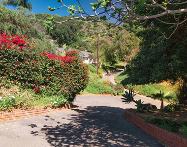 1070 Norumbega Drive - Photo Thumbnail 1
