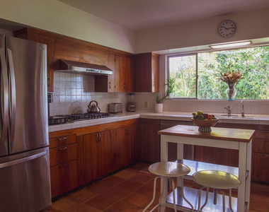 1070 Norumbega Drive - Photo Thumbnail 9
