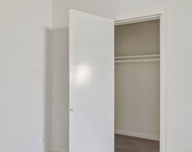 11746 Goshen Avenue - Photo Thumbnail 17