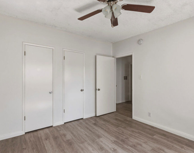11746 Goshen Avenue - Photo Thumbnail 12