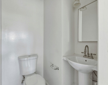 11746 Goshen Avenue - Photo Thumbnail 16