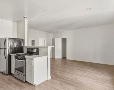 11746 Goshen Avenue - Photo Thumbnail 7
