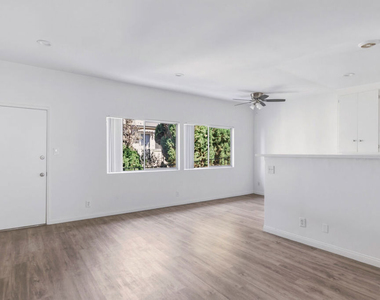 11746 Goshen Avenue - Photo Thumbnail 6