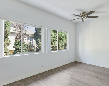 11746 Goshen Avenue - Photo Thumbnail 23