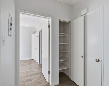 11746 Goshen Avenue - Photo Thumbnail 11