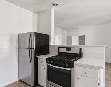 11746 Goshen Avenue - Photo Thumbnail 9