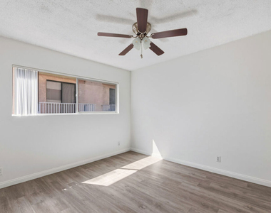 11746 Goshen Avenue - Photo Thumbnail 13