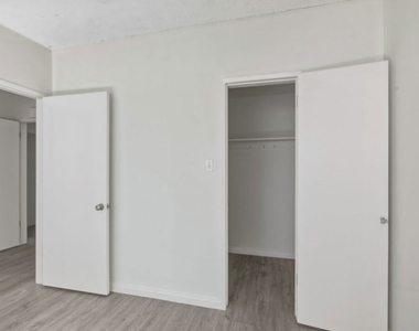 11746 Goshen Avenue - Photo Thumbnail 20