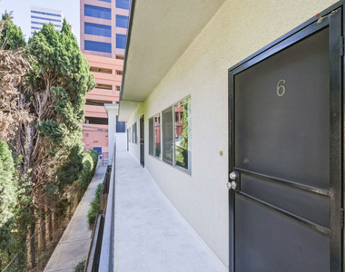 11746 Goshen Avenue - Photo Thumbnail 2