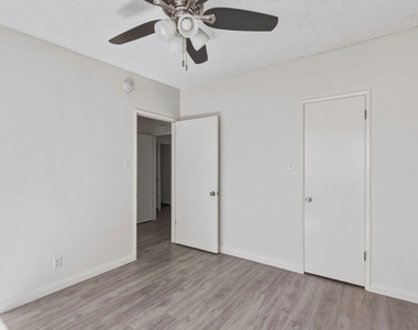 11746 Goshen Avenue - Photo Thumbnail 21