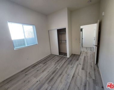 1120 E 25th Street - Photo Thumbnail 3