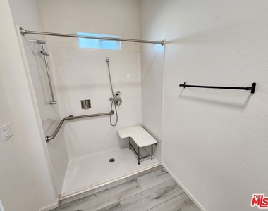 1120 E 25th Street - Photo Thumbnail 6