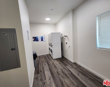 1120 E 25th Street - Photo Thumbnail 9