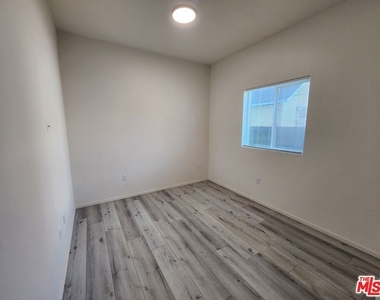 1120 E 25th Street - Photo Thumbnail 4