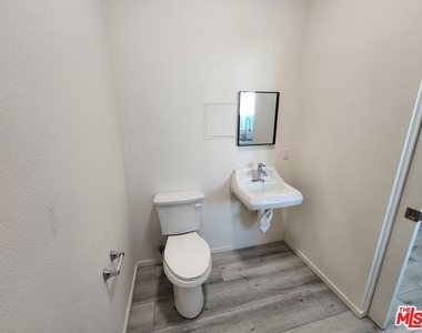 1120 E 25th Street - Photo Thumbnail 5