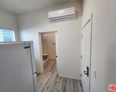 1120 E 25th Street - Photo Thumbnail 2