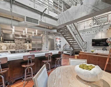 330 W 11th Street - Photo Thumbnail 9