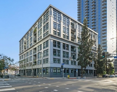 330 W 11th Street - Photo Thumbnail 3