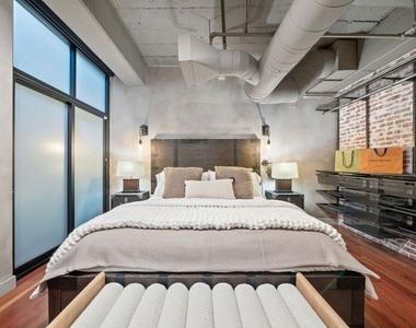 330 W 11th Street - Photo Thumbnail 14