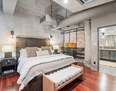 330 W 11th Street - Photo Thumbnail 13