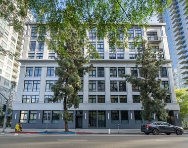 330 W 11th Street - Photo Thumbnail 2