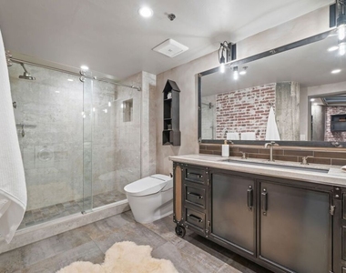 330 W 11th Street - Photo Thumbnail 16