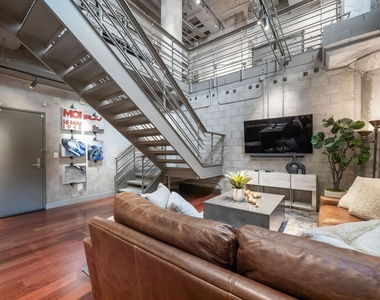 330 W 11th Street - Photo Thumbnail 5