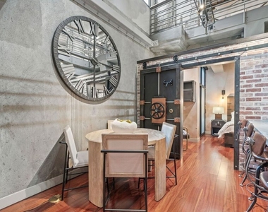 330 W 11th Street - Photo Thumbnail 8