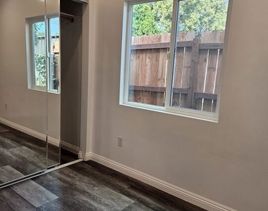 1219 W 47th Street - Photo Thumbnail 3