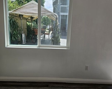 1219 W 47th Street - Photo Thumbnail 7