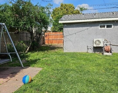 1219 W 47th Street - Photo Thumbnail 10