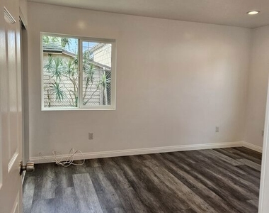 1219 W 47th Street - Photo Thumbnail 5