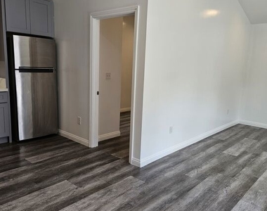 1219 W 47th Street - Photo Thumbnail 4