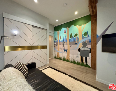 527 Molino Street - Photo Thumbnail 12