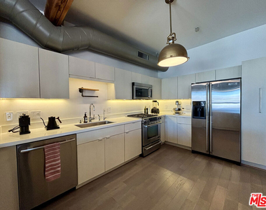 527 Molino Street - Photo Thumbnail 7