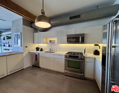 527 Molino Street - Photo Thumbnail 8