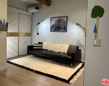 527 Molino Street - Photo Thumbnail 9