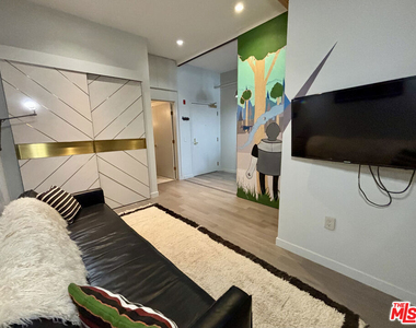527 Molino Street - Photo Thumbnail 11