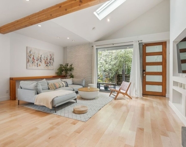 678 Broadway Street - Photo Thumbnail 3