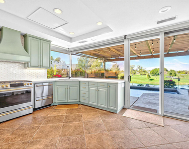 10 Colonial Drive - Photo Thumbnail 9