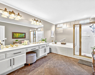 10 Colonial Drive - Photo Thumbnail 16