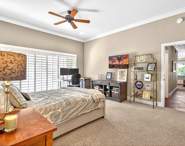 10 Colonial Drive - Photo Thumbnail 15